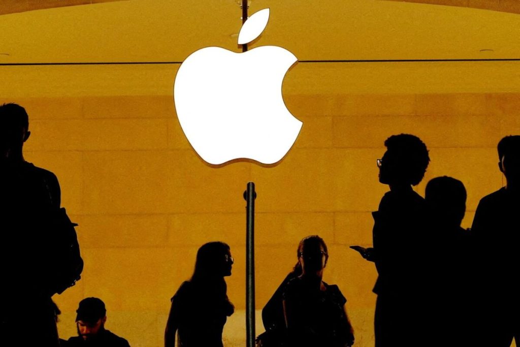 Apple Criticizes EU Digital Policy Over Availability of Pornography App on