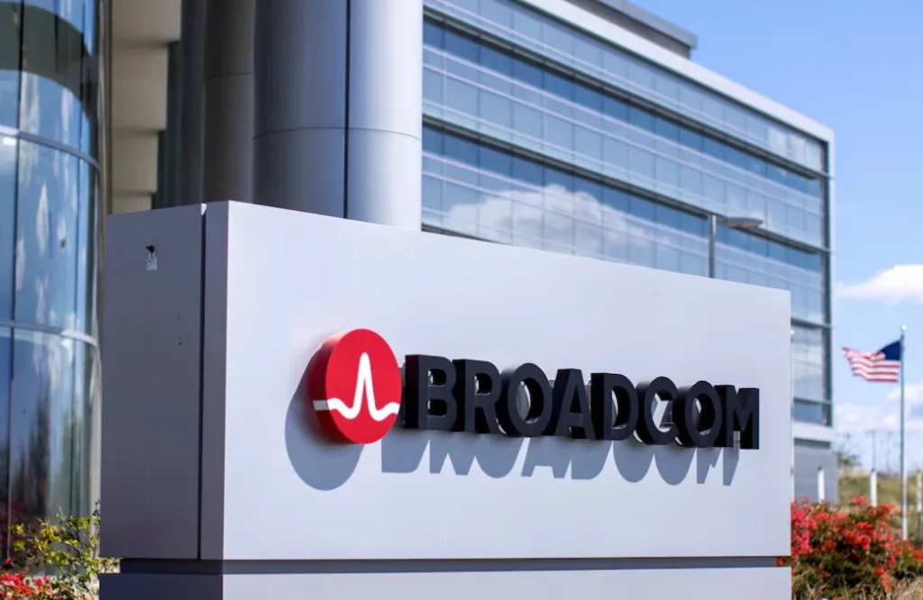 Broadcom Ships Tomahawk 6 Networking Chip to Power Next-Gen AI Data Centers