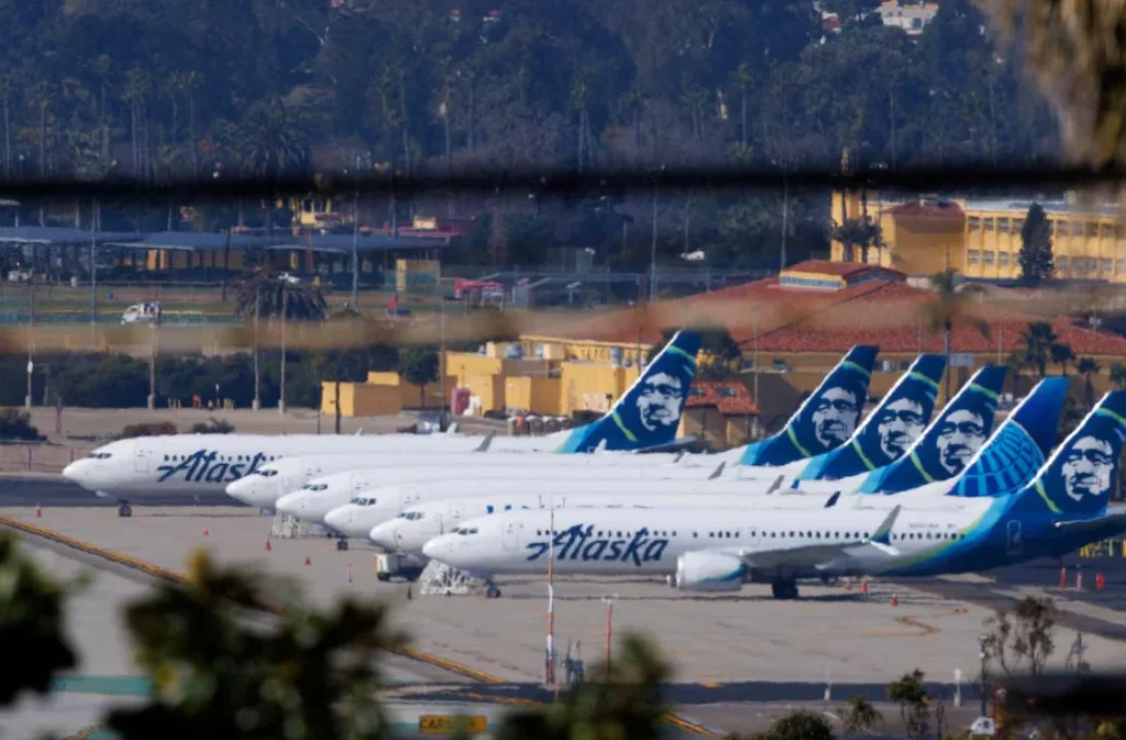 Alaska Airlines Resumes Flights After IT Outage Grounds Entire Fleet for Three Hours