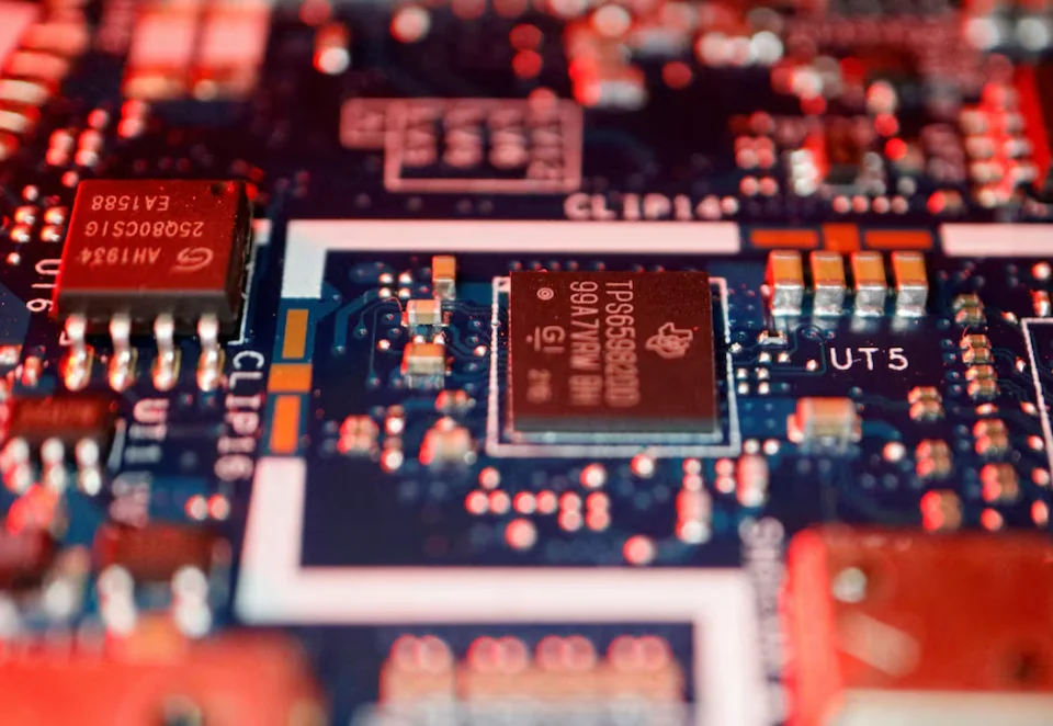 US Lifts Chip Design and Ethane Export Curbs Amid Easing Trade Tensions with China